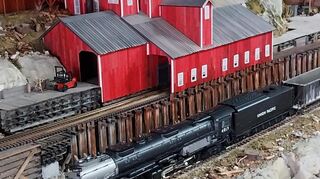 Der „Big Boy“, die größte und leistungsstärkste Dampflokomotive der Welt, in der Kupfermine.