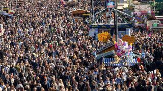 Gleich an zwei Tagen musste die Wiesn wegen Überfüllung geschlossen werden.
