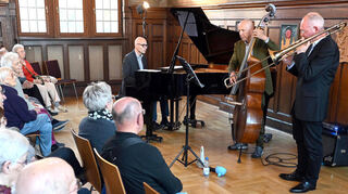 Im Lorscher Nibelungensaal begeisterten (v.l.) Christoph Schöpsdau, Thomas Heidepriem und Günter Bollmann mit Jazz.