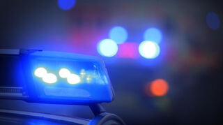 Eine Blutspur im Wald bei Weinheim löste am Samstag einen Polizeieinsatz aus. (Symbolbild)