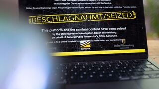 Wenn man die Adresse der beschlagnahmten Internetseiten eingibt, erscheint ein Sicherstellungsbanner der Behörden. (Archivbild)