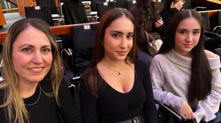 Gülay Dündar mit den Töchtern Sedef und Sima aus Germersheim.