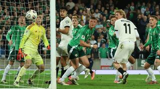 Von Woltemades Schulter ging der Ball ins Tor.