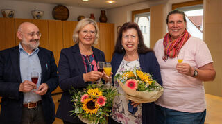Schiedsfrau Heidi Adam (Zweite von rechts) übergab ihr Amt an Carmen Maus-Gebauer (links daneben), hier mit dem Ersten Beigeordneten Josef Kuhn und Ordnungsamtsleiterin Simone Meister.