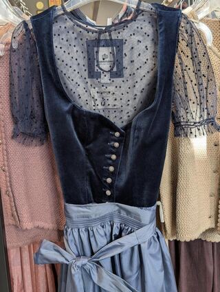 Bei Engelhorn Ton in Ton, aber kein bisschen langweilig: Der zarte Tüll macht´s.