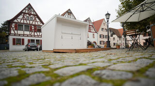 Der neue Marktplatz-Kiosk kann als Info-Punkt, Ausschankmöglichkeit bei Veranstaltungen, Verkaufsstelle am Markttag oder Ausstellungsfläche genutzt werden.