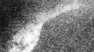 <p>Ein schemenhaftes Objekt schwimmt im Jahr 1975 im schottischen See Loch Ness.</p>