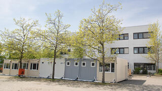 Der Mietvertrag der Stadt Viernheim für das frühere Bürogebäude in der Lilienthalstraße endet im Frühjahr. Die Bewohner der Flüchtlingsunterkunft werden daher nach und nach in andere Einrichtungen verlegt.