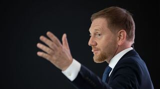 Sachsens Ministerpräsident Michael Kretschmer stellt sich an die Seite seines CDU-Parteikollegen Merz. (Archivbild)