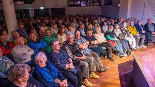 Die Vorstellung des „Ersten Allgemeinen Babenhäuser Pfarrer-Kabaretts“ im Lindenfelser Bürgerhaus war mit 180 Zuschauern ausverkauft.