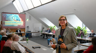 Edith Stier-Thompson von der Opferhilfe Weisser Ring e.V. referierte beim Kreisseniorenbeirat Bergstraße zum Thema „Sicherheit für Senioren“