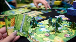 Experten halten das gemeinsame Spielen aus vielen Gründen für positiv - für Jung und Alt