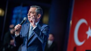 Özel drohte die Absetzung in dem von einem ehemaligen Parteimitglied angestrengten Verfahren. (Archivbild)