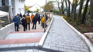 Der neue Verbindungsweg zwischen Stadtzentrum und evangelicher Kirche wurde jetzt eingeweiht. Er ermöglicht über die Rampe nun einen kurzen Direktweg zum Wingertsberg.