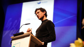 Der mit 5.000 Euro dotierte Kurt-Hübner-Regiepreis ging am Samstag an den jungen Regisseur und Bühnenbildner Ran Chai Bar-zvi.