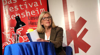 Franziska Franz las bei der Kriminacht im Pipapo-Theater aus ihrem Buch „Tatort Kettenhofweg“.