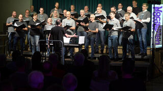 Der neue „Metal“-Chor der Lorscher Germania feierte beim Konzert im Paulusheim seinen ersten großen Auftritt und bekam viel Applaus.