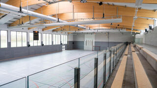 Die Sporthalle im Ehlried, seit 2025 in Betrieb, soll auf der Tribüne „Anlehnbügel“ erhalten.