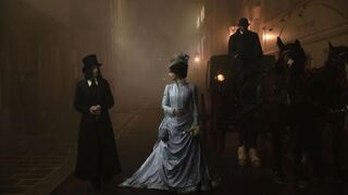 Vlad (Caleb Landry Jones, l.) irrt durch die Jahrhunderte, um seine große Liebe (Zoë Bleu) zu finden.