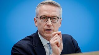 Bundesdigitalminister Karsten Wildberger (CDU) nennt den Glasfaserausbau im Land Chefsache.