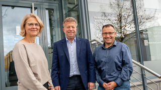 Der ehemalige Geschäftsführer und jetzige KMB-Verbandsvorsitzende Frank Daum (Mitte) mit den beiden neuen Geschäftsführern des KMB Ute Hiesinger und Lars Stuckert.