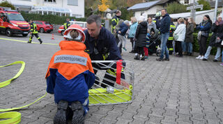 Mehrere Zuschauer verfolgten gespannt das Geschehen.