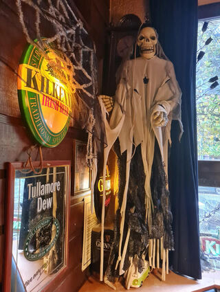 An Halloween wird es in Schwetzingen gruselig, wie hier im Irish Pub Scruffy Murphy’s.