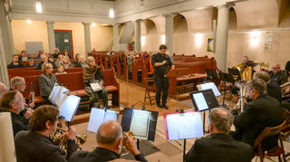 Mit ihrer Leidenschaft schaffte es die Band „Les Bords de Rance“, dass der musikalische Funke schnell auf das Publikum übersprang.