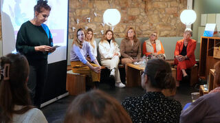 Bei der Infoveranstaltung „Mitgestaltung in der Kommunalpolitik – von und für Frauen“ standen Christine Klein, Birgit Heitland, Antje Adam, Adriana Filippone, Lisa-Marie Blumenschein und Josefine Koebe (v.r.) Rede und Antwort.