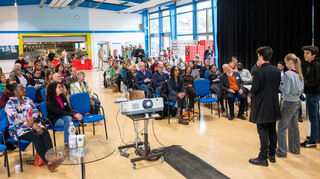Die erste Demokratiekonferenz des Bündnisses „Partnerschaft für Demokratie“ fand am Samstag in der ehemaligen Kantine auf dem alten Sanner-Firmenglände statt.