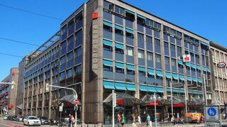 Die Sparkasse Rhein Neckar Nord hat ihren Hauptsitz am Paradeplatz in der Mannheimer Innenstadt.