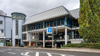 Ein Beispiel der betroffenen Parkimmobilien: Die Stadt will mehrere Parkhäuser – wie hier das Parkhaus Süd – an die MEGB übertragen und künftig dort keine eigene Bewirtschaftung mehr vornehmen.