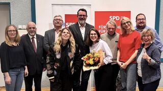 Die Kandidatinnen und Kanditaten auf den Plätzen 1 bis 10 des SPD-Wahlvorschlags für die Kommunalwahl. Angeführt wird die Liste von Julia Hamm (5.v.r.).