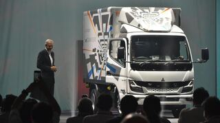 Karl Deppen, Vorstandsmitglied und Asien-Chef von Daimler Truck, bei der Weltpremiere des Fuso eCanter in Japan (2022).