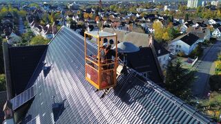 Der alte „Pilzkopf“ hat ausgedient. Die Motorsirene auf dem Dach des Bensheimer Rathauses wurde abmontiert und durch eine moderne Anlage ersetzt.