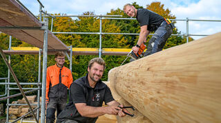Die Zimmerleute Luis Bohländer, Bruno Riemenschneider und Luca Schmidt (von links).