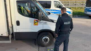 Auch das Fahrzeuggewicht wurde mittels einer Waage überprüft.