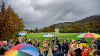 Die Wählergemeinschaft Bürger für Bensheim hatte zu einem Informations-Spaziergang durch Auerbach Nord eingeladen. Im Mittelpunkt standen noch unversiegelte Grünflächen, die jedoch im neuen Regionalplan Südhessen für eine mögliche Wohnbebauung freigegeben werden könnten.