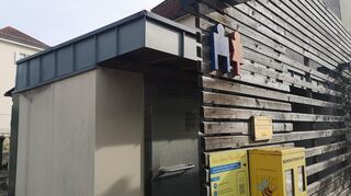 Die WC-Kabinen und Urinale im Lorscher Zentrum, die im Lorbacher Hof hinter einer Holzlamellenwand eingerichtet sind, werden so gut wie nie genutzt und werden wohl abgebaut.