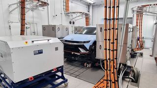 Hyundai prüft seine Europa-Modelle in Rüsselsheim mit modernen Anlagen.