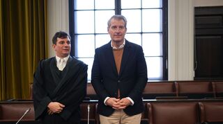 Der Vater, Stephan Hensel, wurde von seinem Anwalt Philip von der Meden begleitet.