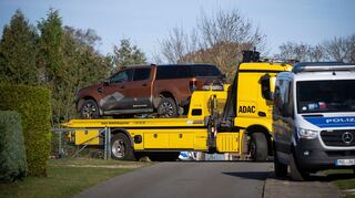 In Reimershagen nahe Güstrow wird ein Geländewagen beschlagnahmt.