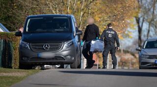 Rund zehn Stunden dauerten die Durchsuchungen am Donnerstag im Mordfall Fabian an.