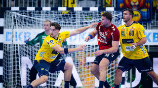 Robert Timmermeister (links) überzeugt in der Abwehr, Jannik Kohlbacher (rechts) glänzt als zuverlässiger Torschütze.
