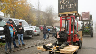 Was genau es mit dem „Paletten-Ballett“ auf sich hatte, war in der Kerweredd zu erfahren.