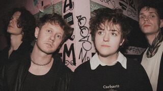 Die Band (v.l.): Schlagzeuger Finn Jeschkeit, Bassist Timo Zell, Sängerin Nikra und Gitarrist Ben Geldner.