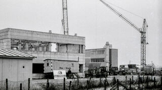 Im Jahr 1974 befand sich die Geschwister-Scholl-Schule im Bau.