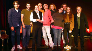 Unser Bild zeigt die Künstlerinnen und Künstler, die die „Offene Bühne“ im Theater Mobile für einen Auftritt nutzten.