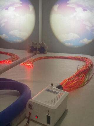 Der „Snoozle Raum“ ist mit Lichtspielen, Vibrationsmatten, Musikanlagen und Duftspendern ausgestattet.