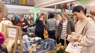 Das Organisationsteam achtet zunächst auf die Qualität der Produkte, und auch darauf, dass Abwechslung in der Halle garantiert ist.